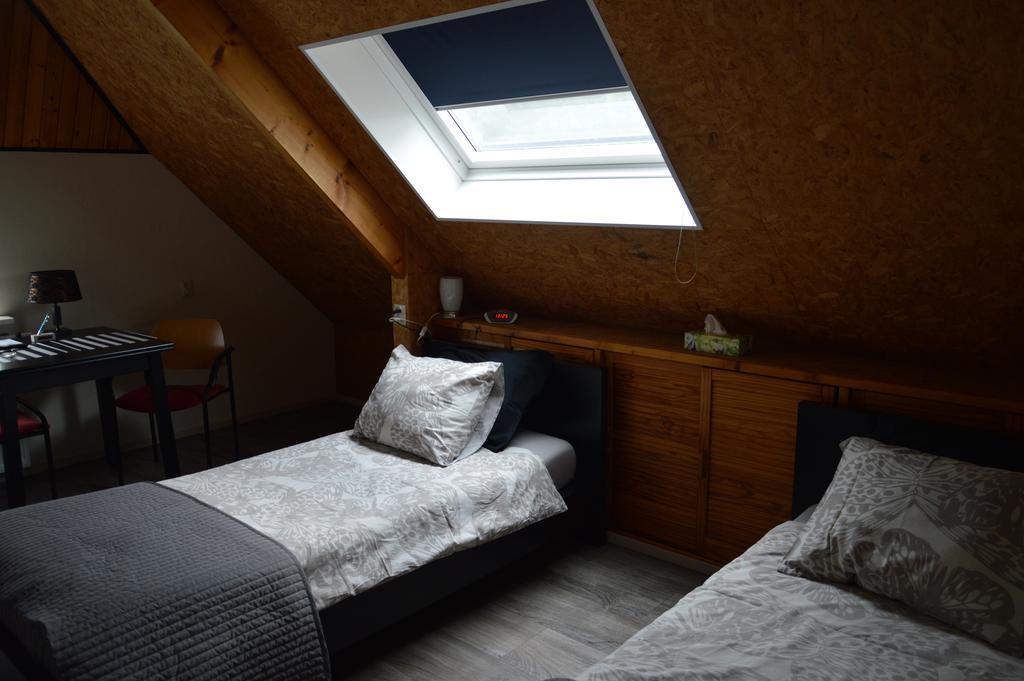 Bed and Breakfast De Pompstee Rolde Habitación foto