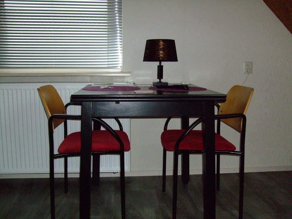 Bed and Breakfast De Pompstee Rolde Habitación foto